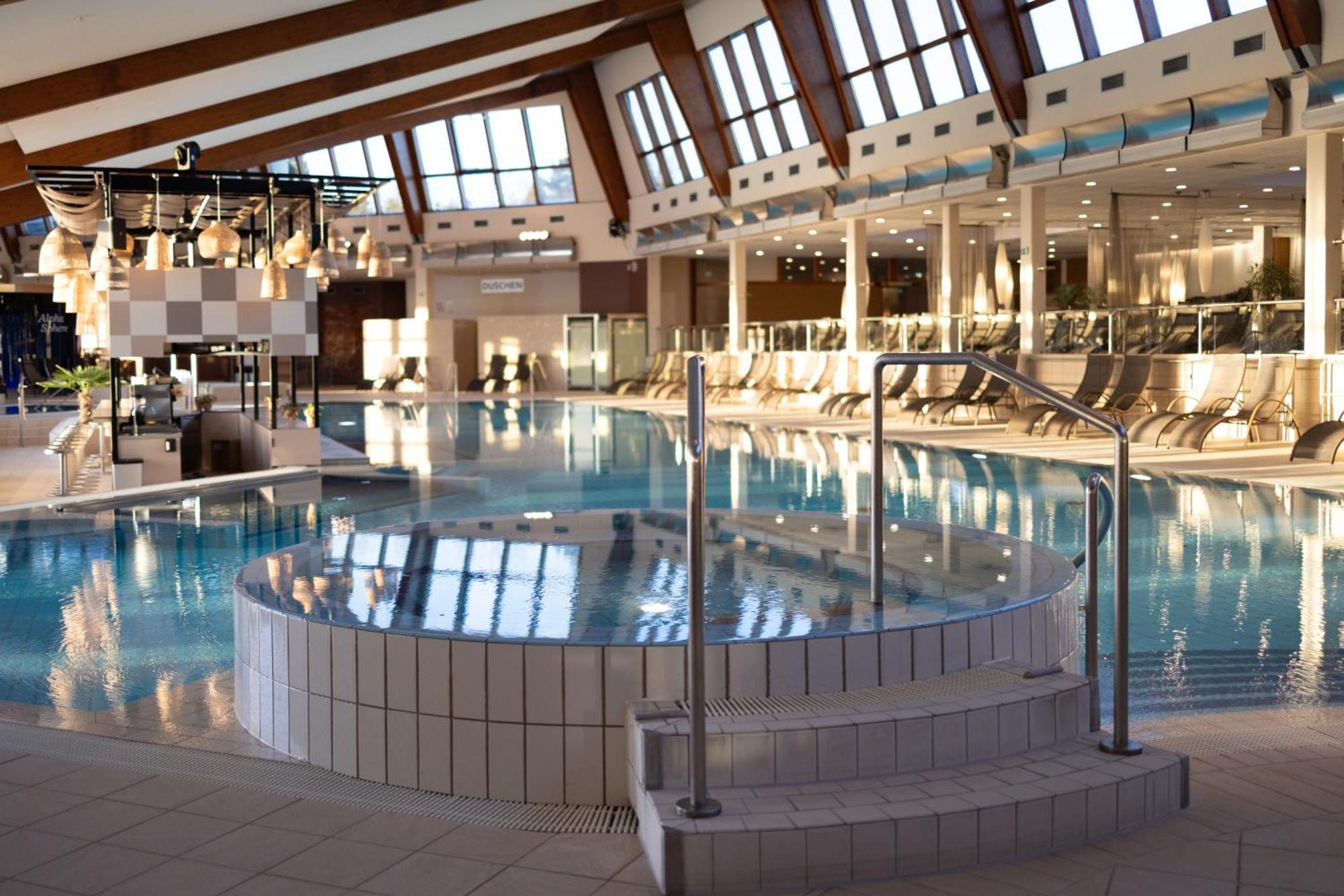 Hotel Vier Jahreszeiten Loipersdorf Лойперсдорф-бай-Фюрстенфельд Экстерьер фото